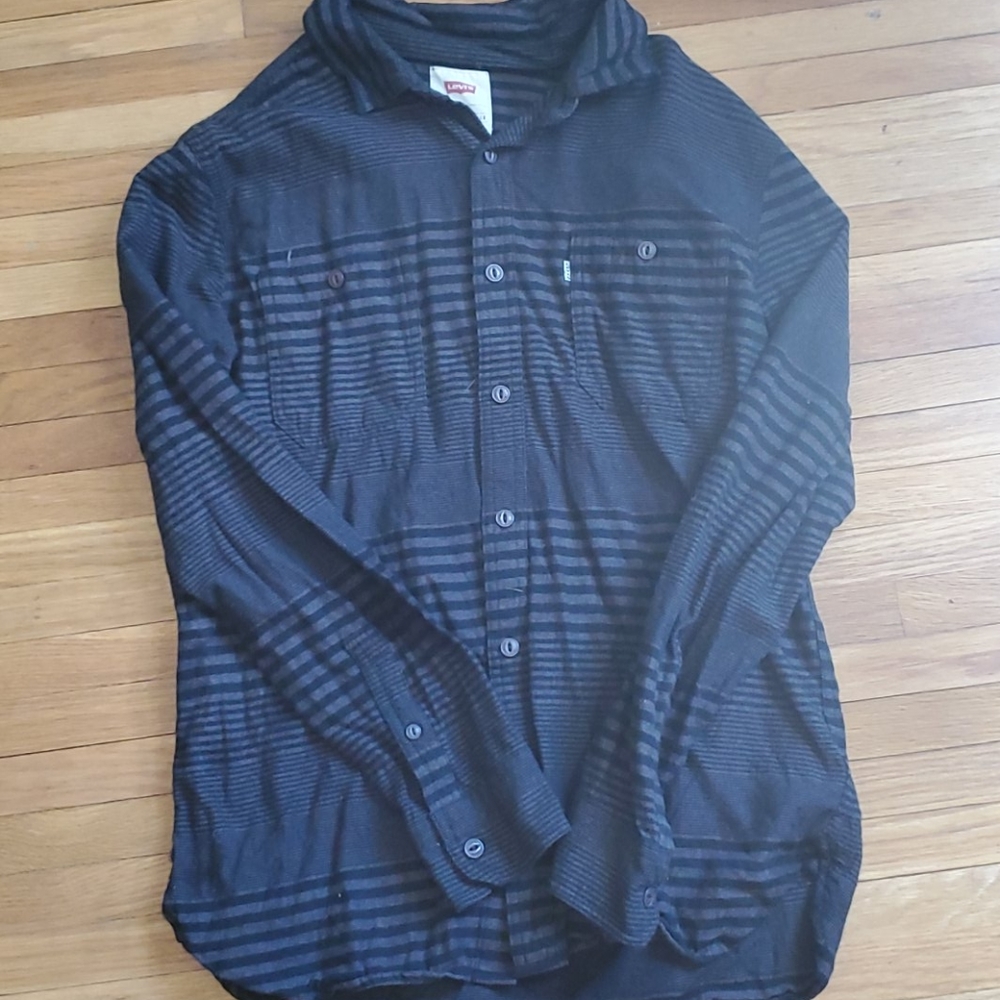 Mens levi button up size medium